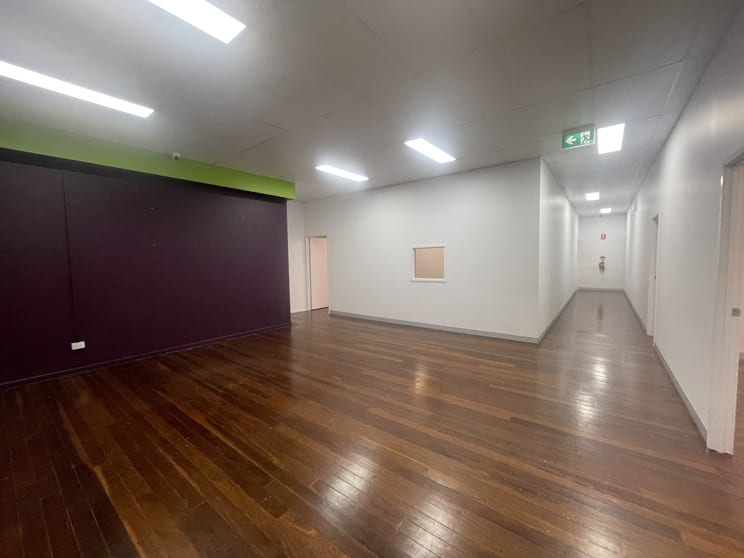 Click to view all images Shop 8/51 Brighton Road Sandgate QLD 4017 - Image 1