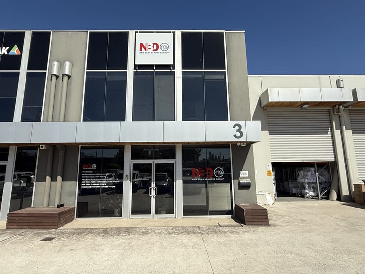 Click to view all images 3 / 5 Phillip Court Port Melbourne VIC 3207 - Image 1