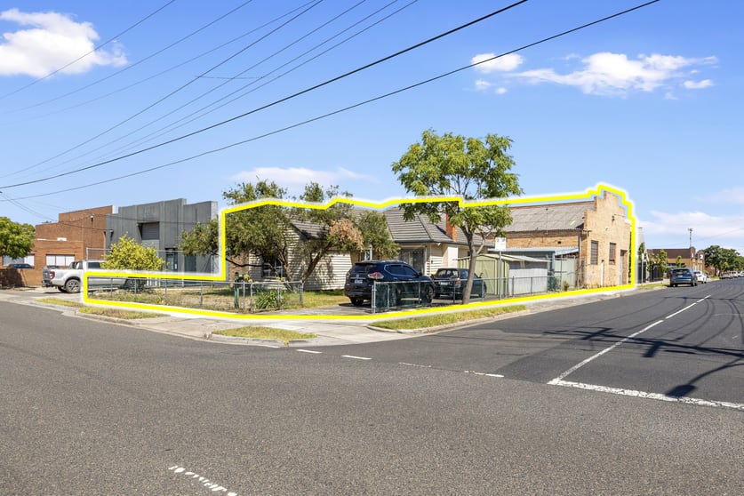 Click to view all images 33 Fenton Street Huntingdale VIC 3166 - Image 1