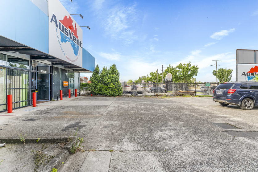 Click to view all images 3/290 Settlement Road Thomastown VIC 3074 - Image 2