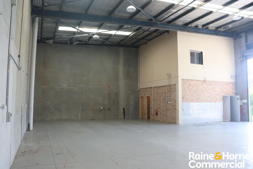 Click to view all images 2/26-28 Whyalla Place Prestons NSW 2170 - Image 3