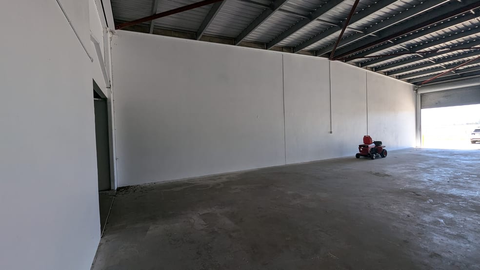 Click to view all images Unit 1/29 Gingin Brook Road Coonabidgee WA 6503 - Image 2