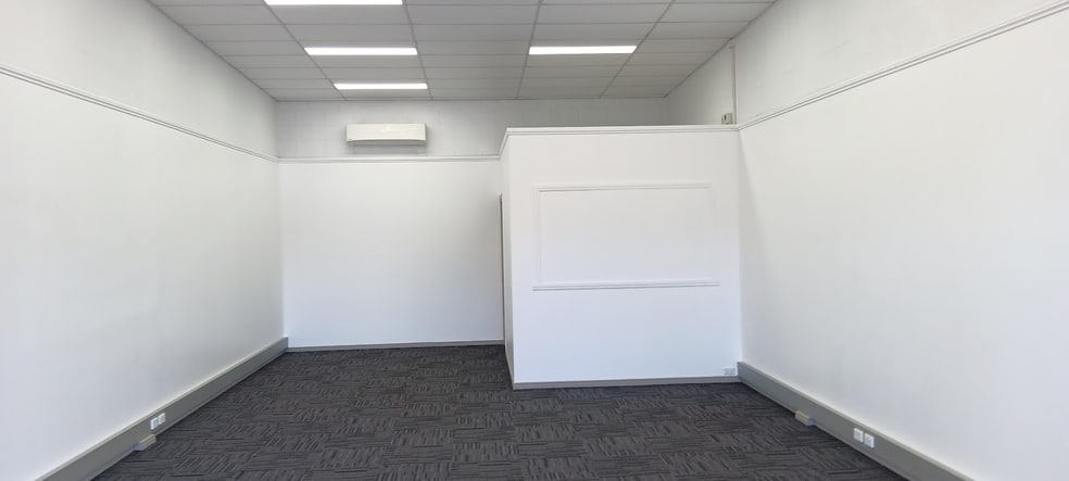 Click to view all images 5/131 Scott Street Bungalow QLD 4870 - Image 2