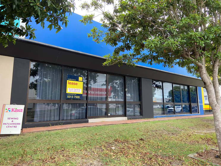 Click to view all images 2/5 Main Drive Warana QLD 4575 - Image 1