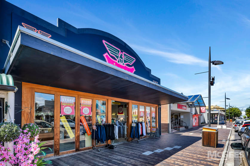 Click to view all images 56 Ocean Street Victor Harbor SA 5211 - Image 2