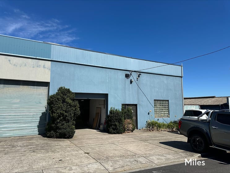 Click to view all images 4 Percy Street Heidelberg West VIC 3081 - Image 1