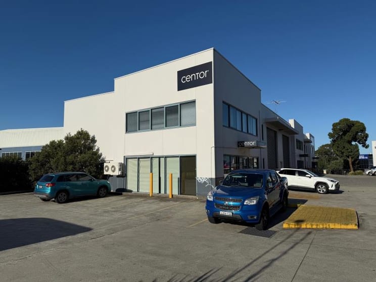 Click to view all images Unit 1/5 Merryvale Road Minto NSW 2566 - Image 3