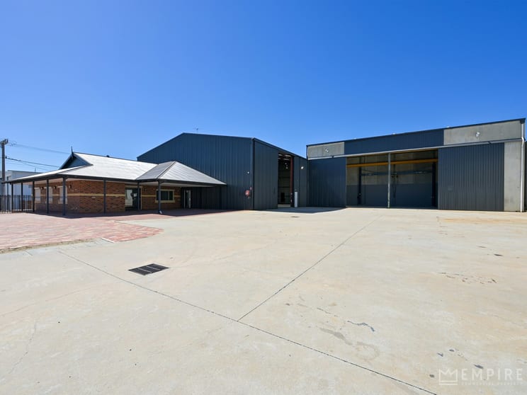 Click to view all images 10 McKinnon Street Cockburn Central WA 6164 - Image 3