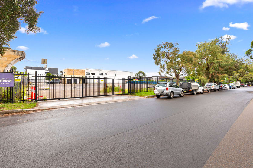 Click to view all images 25 Wurrook Circuit Caringbah NSW 2229 - Image 3