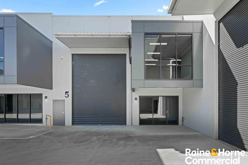 Click to view all images Unit 5/21 Concorde Way Bomaderry NSW 2541 - Image 2