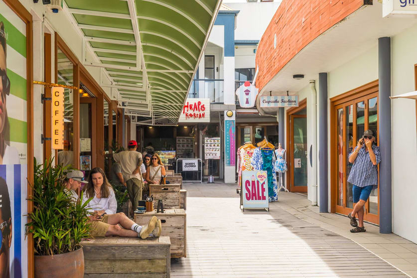 Click to view all images 6/7 Lawson Street Byron Bay NSW 2481 - Image 3
