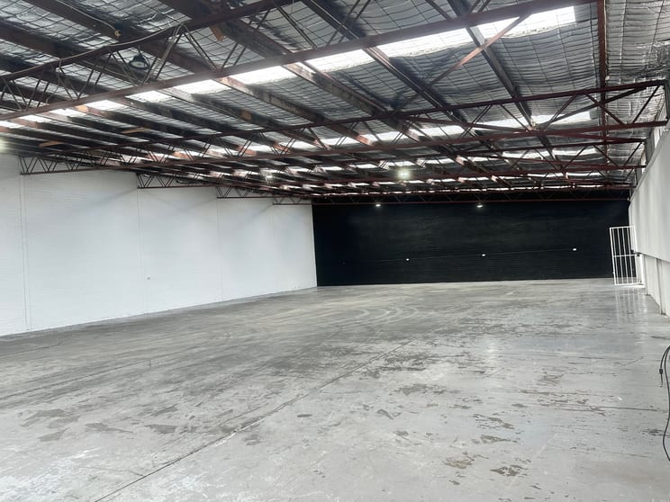 Click to view all images 76 Cochranes Road Moorabbin VIC 3189 - Image 3