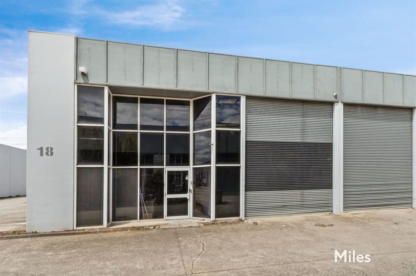 Click to view all images 18/7 Dunstans Court Thomastown VIC 3074 - Image 1