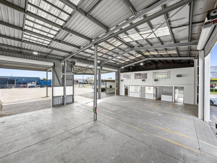 Click to view all images 1841 Ipswich Road Rocklea QLD 4106 - Image 3