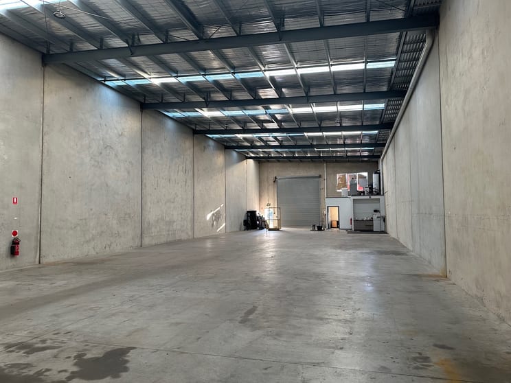 Click to view all images 7/23-25 Lara Way Campbellfield VIC 3061 - Image 3