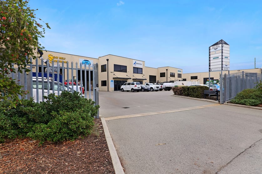 Click to view all images 4/35 Colin Jamieson Drive Welshpool WA 6106 - Image 2