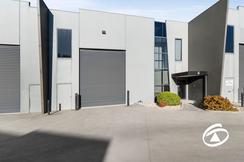 Click to view all images 4/7-8 Len Thomas Place Narre Warren VIC 3805 - Image 1