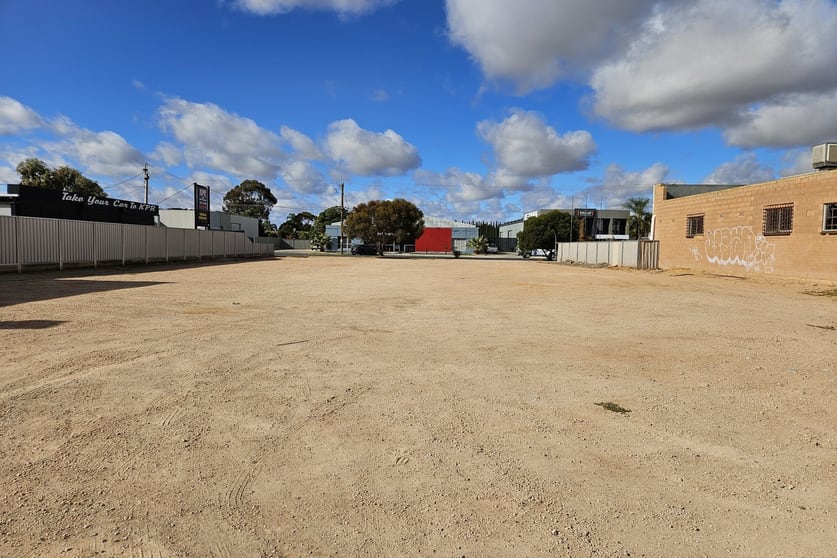 Click to view all images 423-425 San Mateo Avenue Mildura VIC 3500 - Image 2