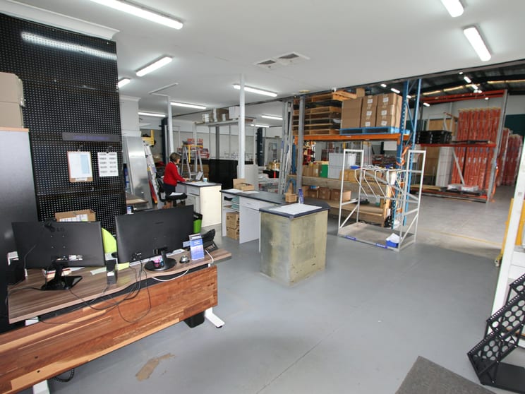 Click to view all images 1/4a Hollylea Road Leumeah NSW 2560 - Image 3