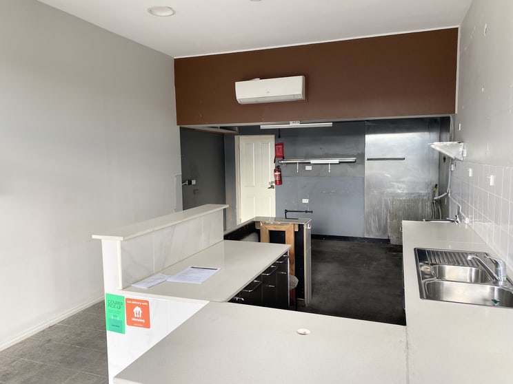 Click to view all images 305c Buckley Street Aberfeldie VIC 3040 - Image 2