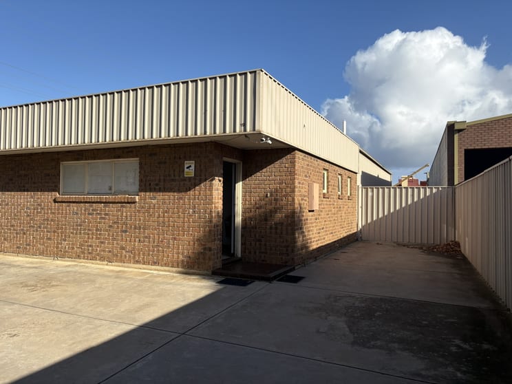Click to view all images 19 Coburg Road Alberton SA 5014 - Image 3