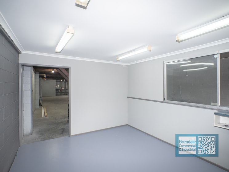 Click to view all images Unit 4/37 Kremzow Rd Brendale QLD 4500 - Image 3