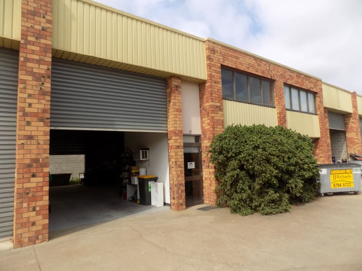 Click to view all images 10/2 Garden Boulevard Dingley Village VIC 3172 - Image 1