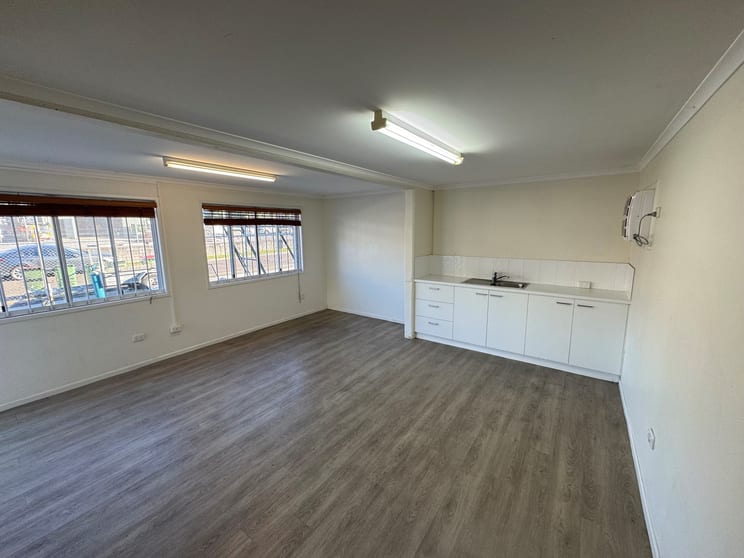Click to view all images 4/8 Progress Road Maroochydore QLD 4558 - Image 3