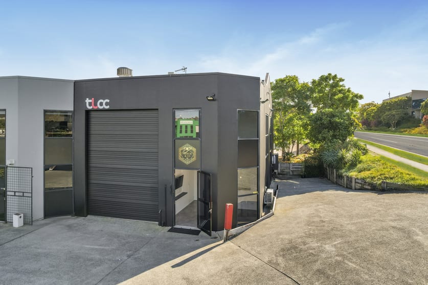 Click to view all images 1/55-57 Dover Drive Burleigh Heads QLD 4220 - Image 3
