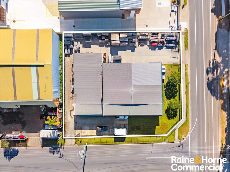 Click to view all images 1 Bromley Road Emu Plains NSW 2750 - Image 1