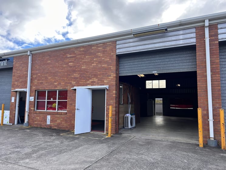 Click to view all images 2/76 Andrew Street Wynnum QLD 4178 - Image 1