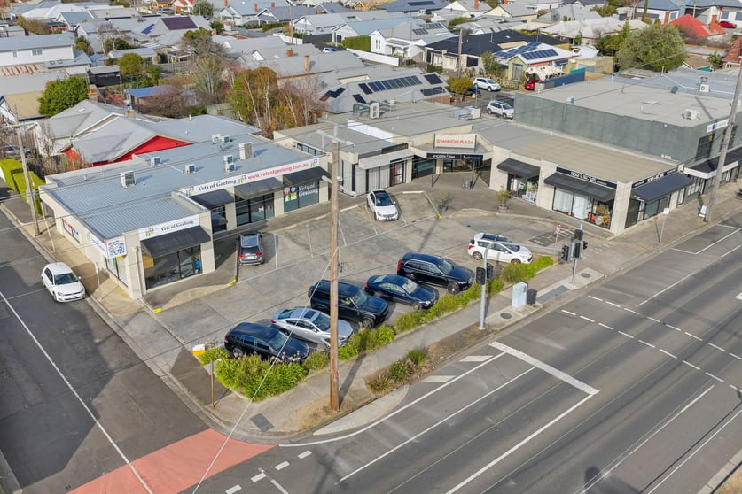 Click to view all images 7/130-134 Shannon Avenue Manifold Heights VIC 3218 - Image 2