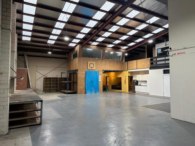 Click to view all images 1a Buckland Street Clayton VIC 3168 - Image 3