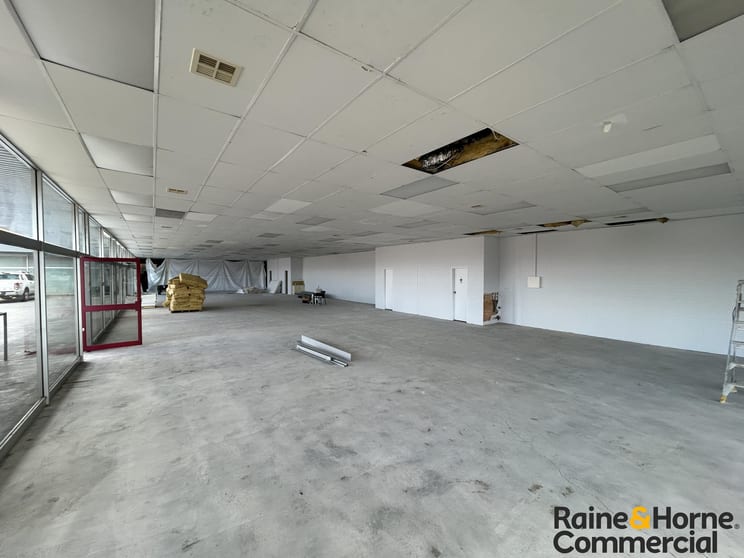 Click to view all images 2&3/72-74 Gladstone Street Fyshwick ACT 2609 - Image 3