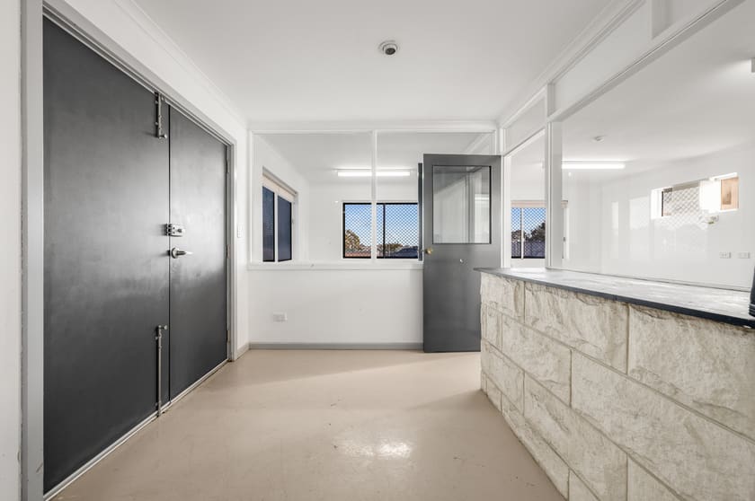 Click to view all images 19 Duigan Street Mount Gambier SA 5290 - Image 2