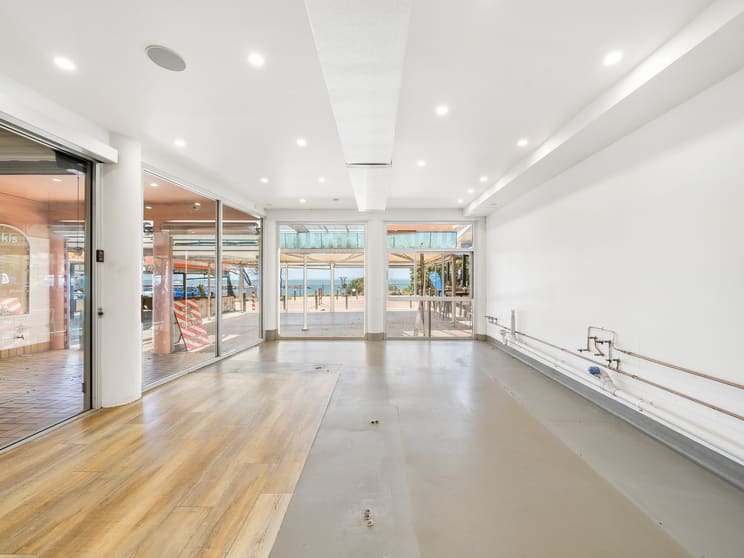 Click to view all images 2/77 Redcliffe Parade Redcliffe QLD 4020 - Image 3