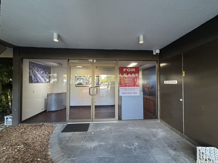 Click to view all images 1/11 Karp Court Bundall QLD 4217 - Image 3