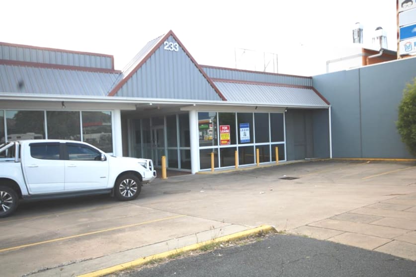 Click to view all images 2/233 Musgrave Street Berserker QLD 4701 - Image 1
