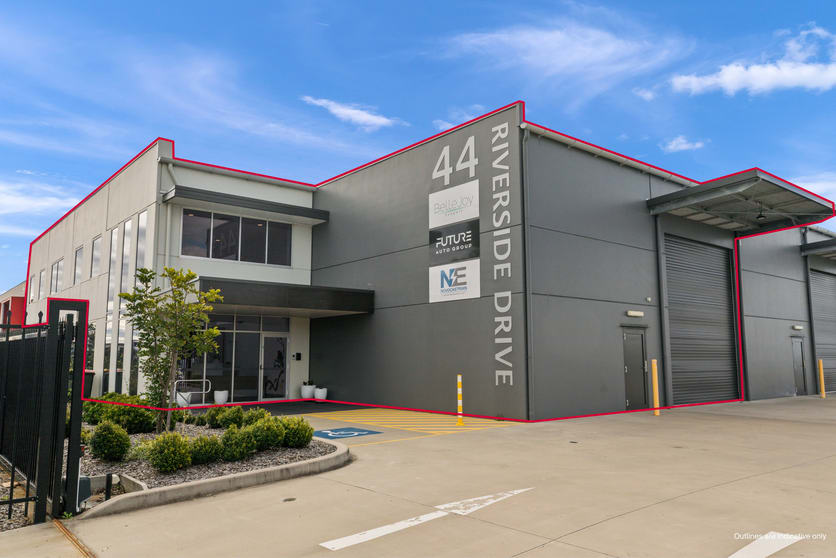 Click to view all images Part Unit 1/44 Riverside Drive Mayfield West NSW 2304 - Image 2