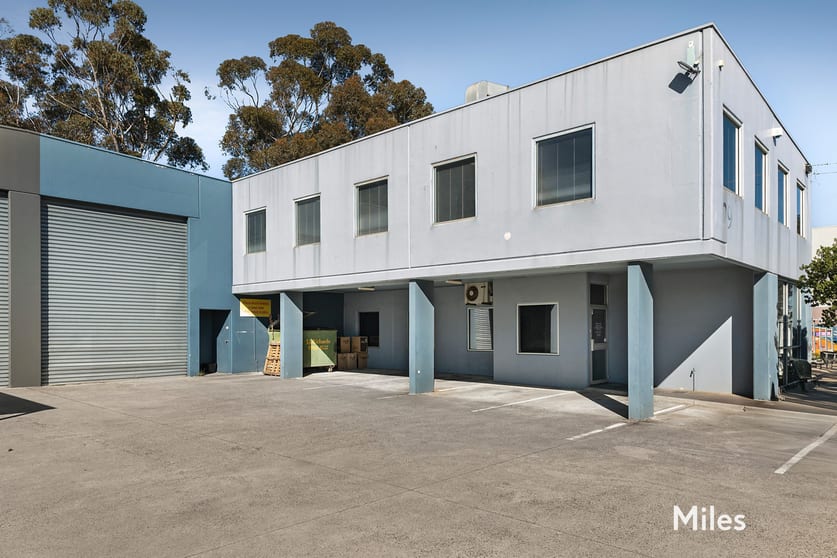 Click to view all images 29 Clements Avenue Bundoora VIC 3083 - Image 2