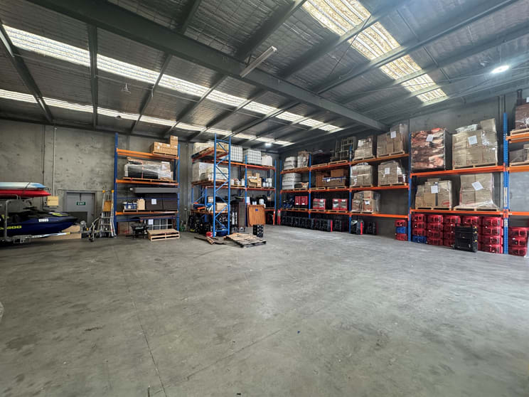 Click to view all images 4/3 Gatwick Road Bayswater North VIC 3153 - Image 2