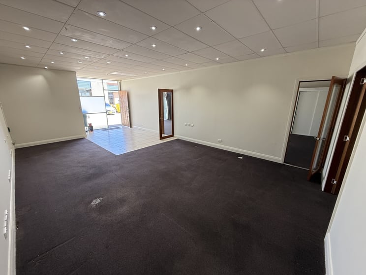 Click to view all images 2 & 3/83 Gladstone Street Fyshwick ACT 2609 - Image 3