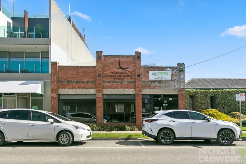 Click to view all images 15 Railway Grove Mornington VIC 3931 - Image 3