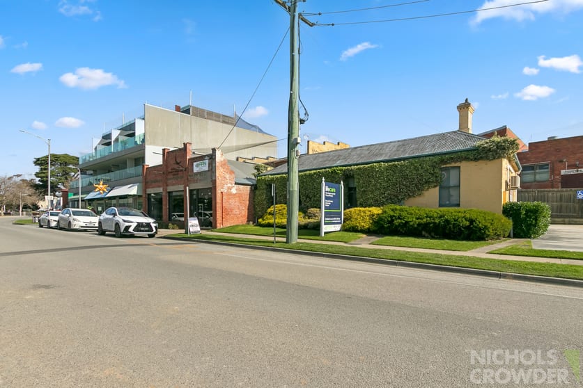 Click to view all images 15 Railway Grove Mornington VIC 3931 - Image 2