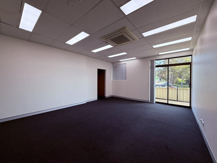 Click to view all images 1/12 O'Sullivan Road Leumeah NSW 2560 - Image 3