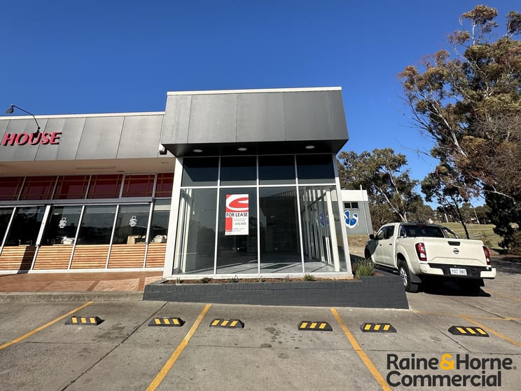 Click to view all images 38 Gartside Street Wanniassa ACT 2903 - Image 2