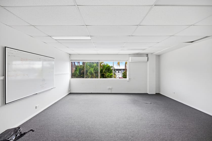 Click to view all images 4/7 Central Drive Burleigh Heads QLD 4220 - Image 2