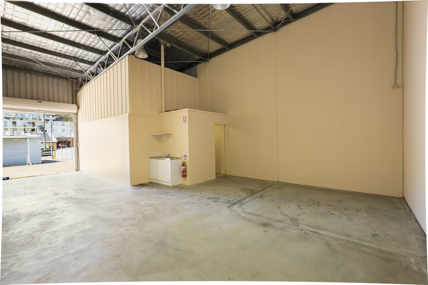 Click to view all images 3 & 4/22 Yacaaba Street Nelson Bay NSW 2315 - Image 1