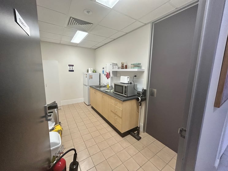 1/80-82 Kembla Street Fyshwick ACT 2609 - Image 2