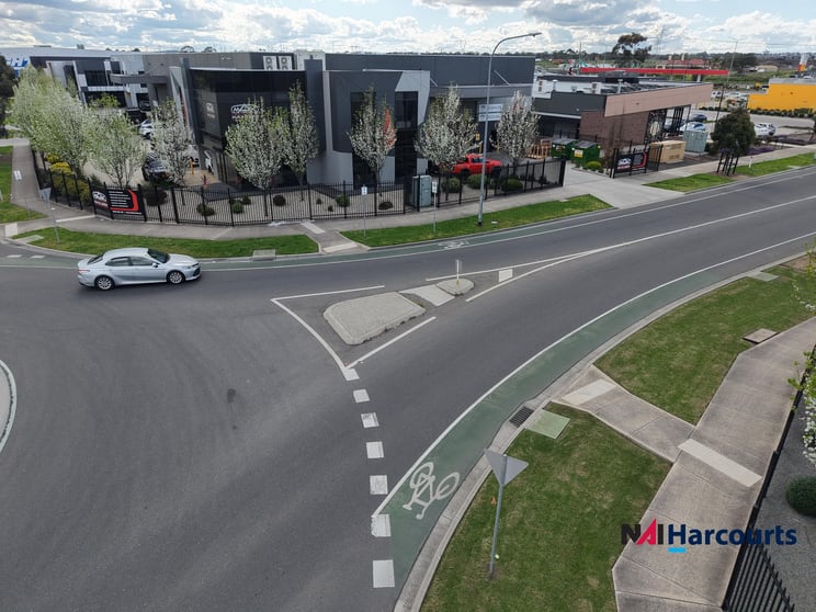 Click to view all images 2 Dexter Drive Epping VIC 3076 - Image 3